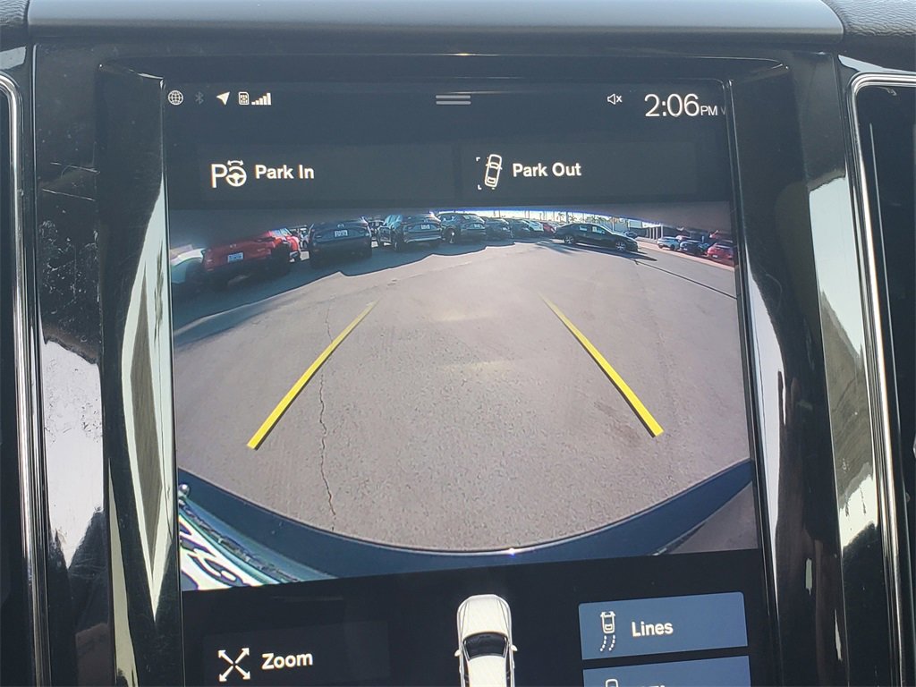 Used 2019 Volvo XC60 T5 Momentum w/ Multimedia Package image 9