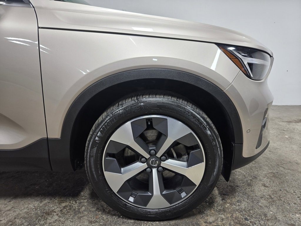 Used 2024 Volvo XC40 B5 Plus image 61