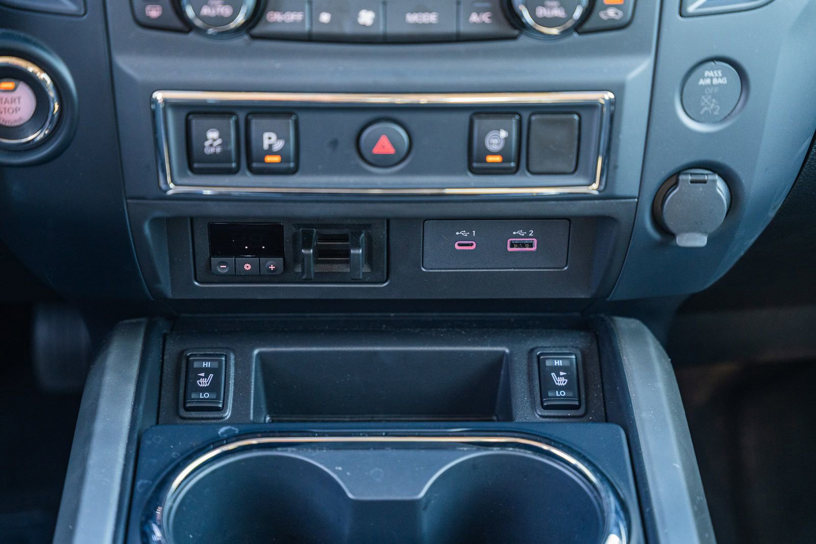 Used 2024 Nissan Titan SV w/ SV Convenience Package image 29