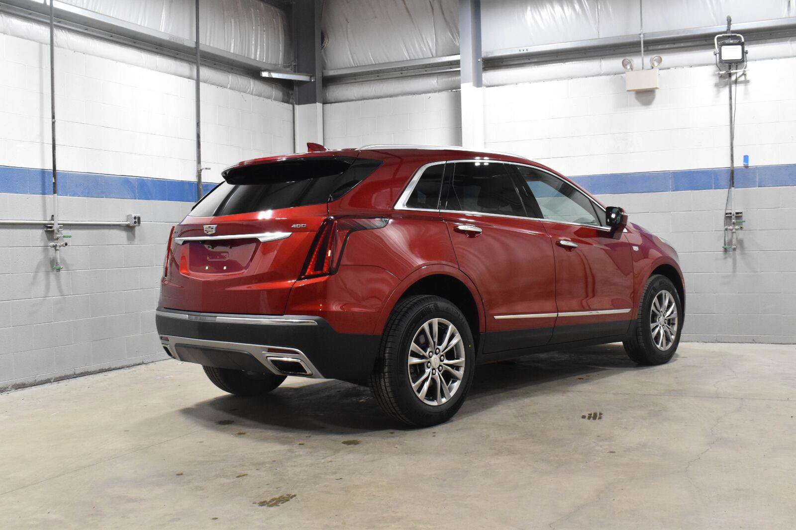 Used 2021 Cadillac XT5 Premium Luxury w/ LPO, Floor Liner Package FWD image 26