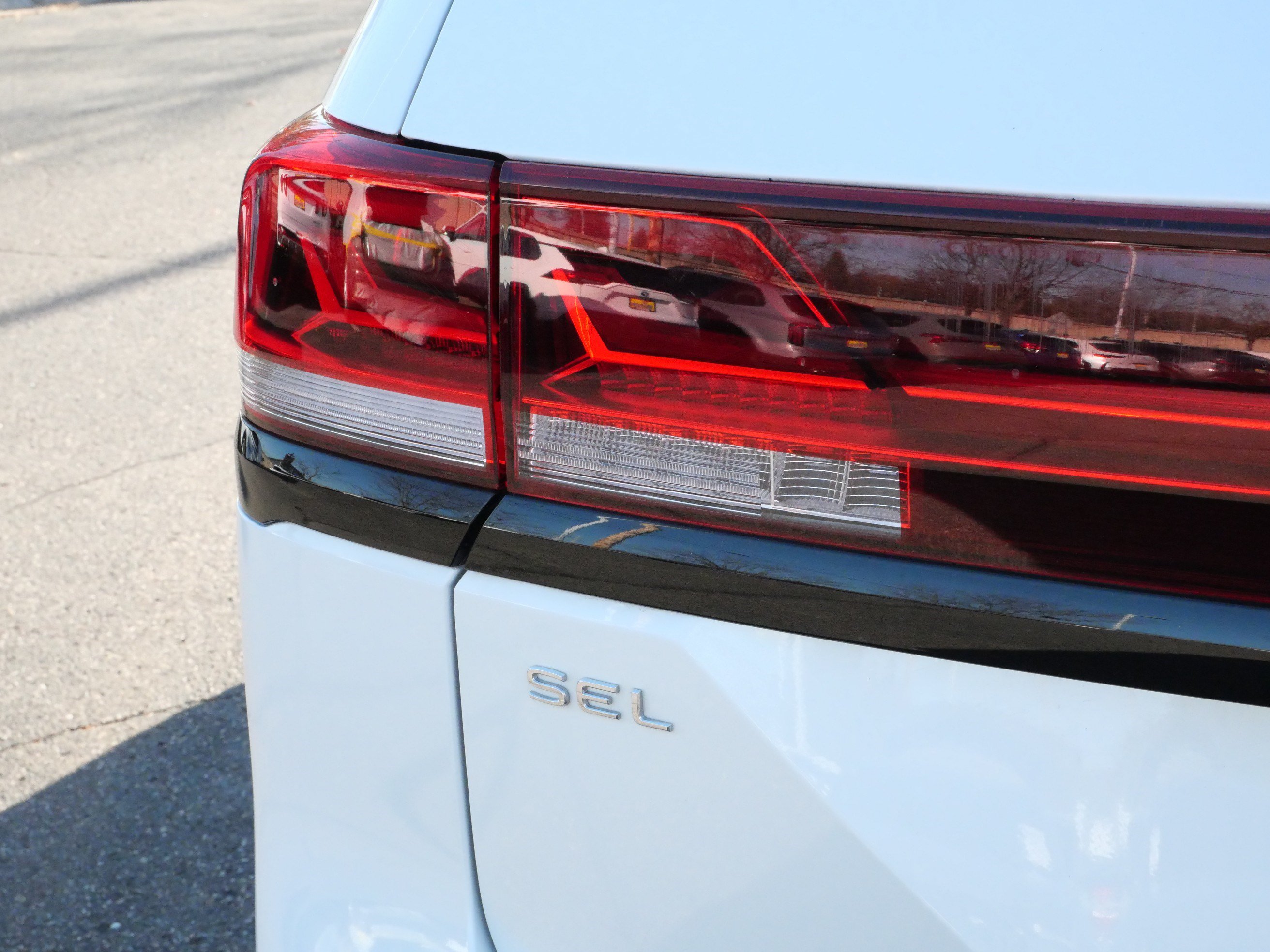 Certified 2024 Volkswagen Atlas Peak Edition SEL AWD/4WD image 17