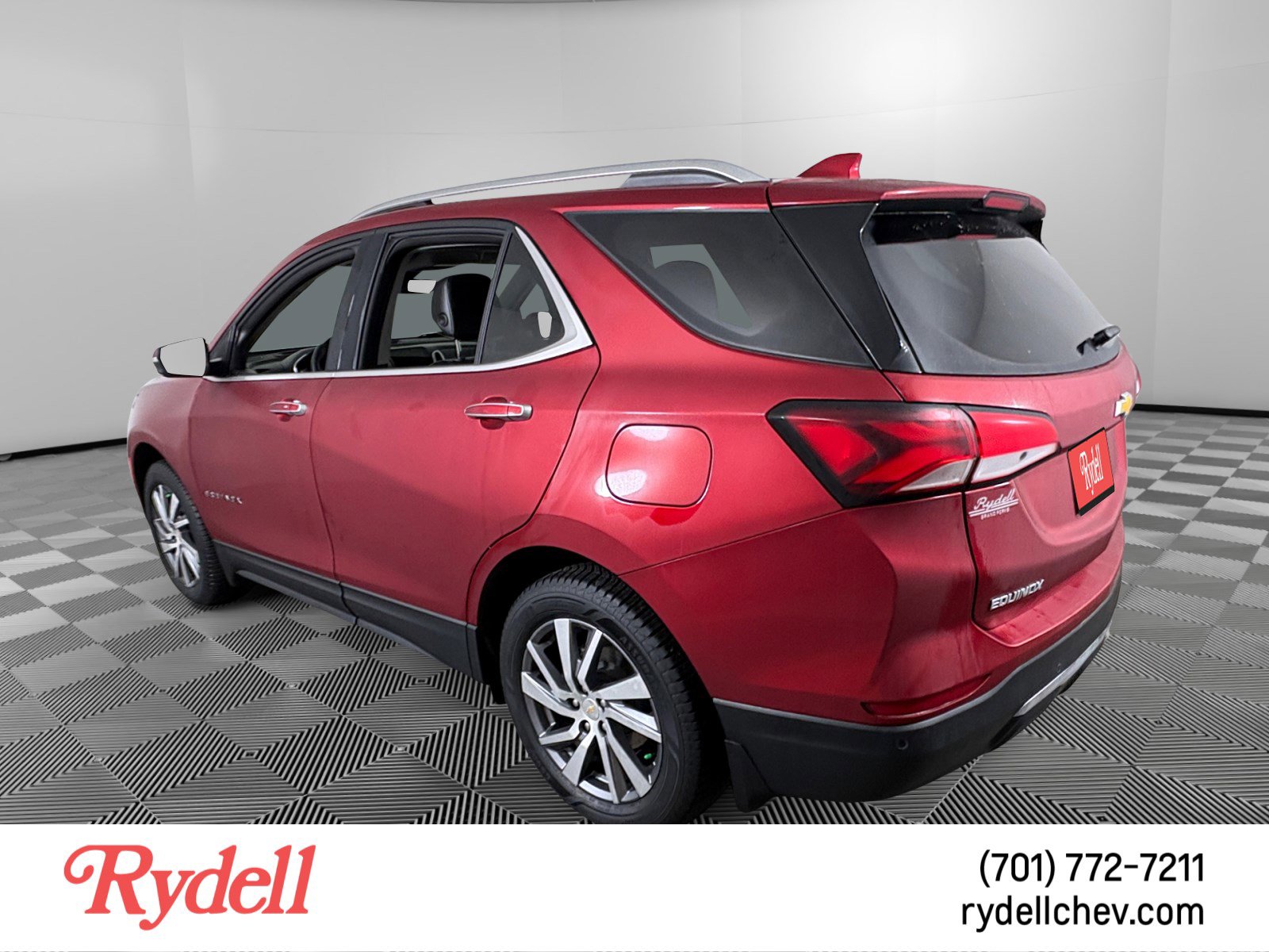 Used 2023 Chevrolet Equinox Premier image 3