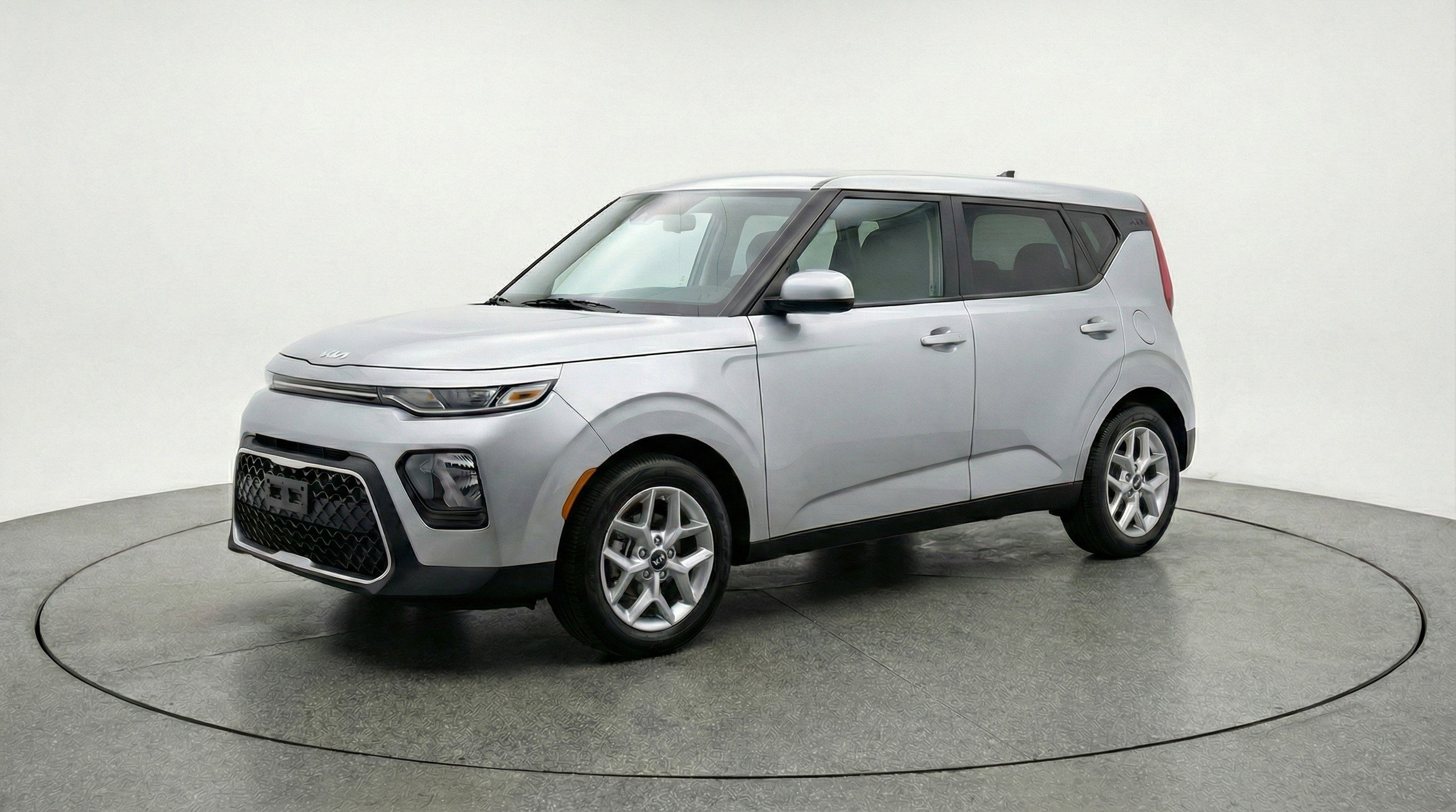 Used 2025 Kia Soul LX w/ LX Technology Package image 3