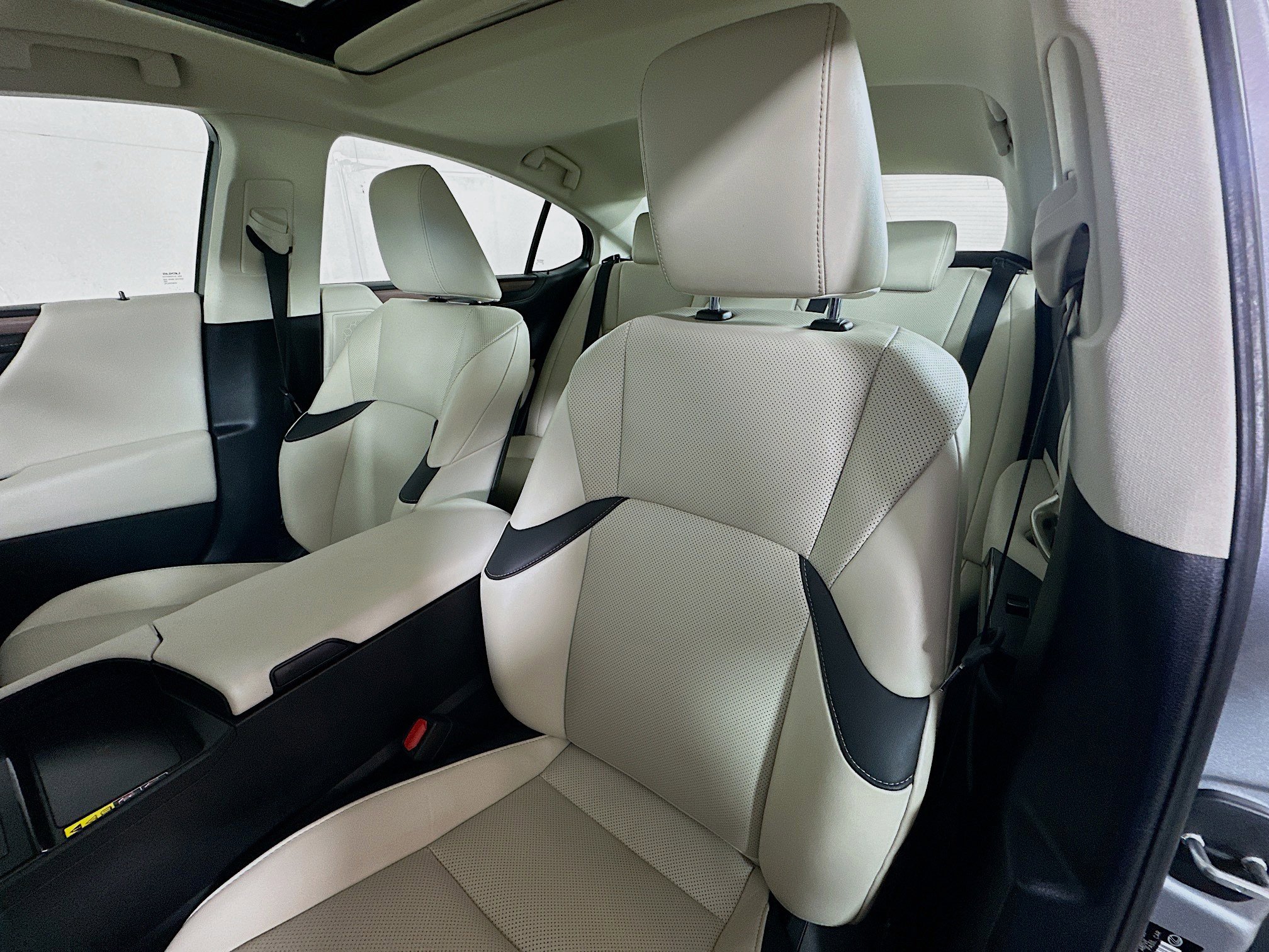 Certified 2025 Lexus ES 350 w/ Premium Package image 19