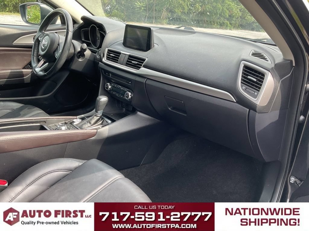 Used 2018 MAZDA MAZDA3 Touring FWD image 19