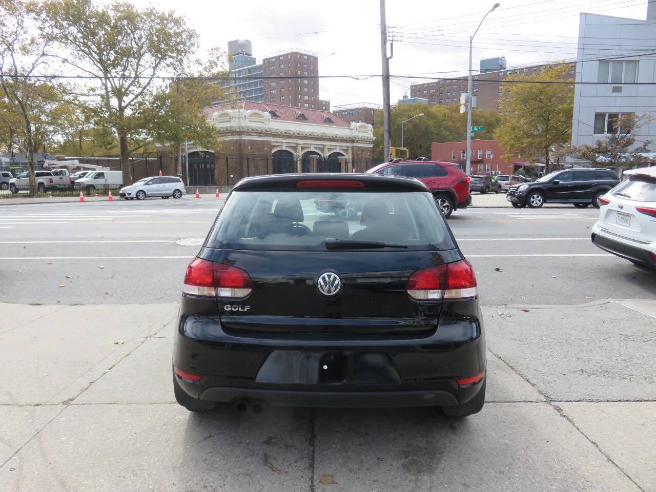 Used 2014 Volkswagen Golf 4-Door image 7