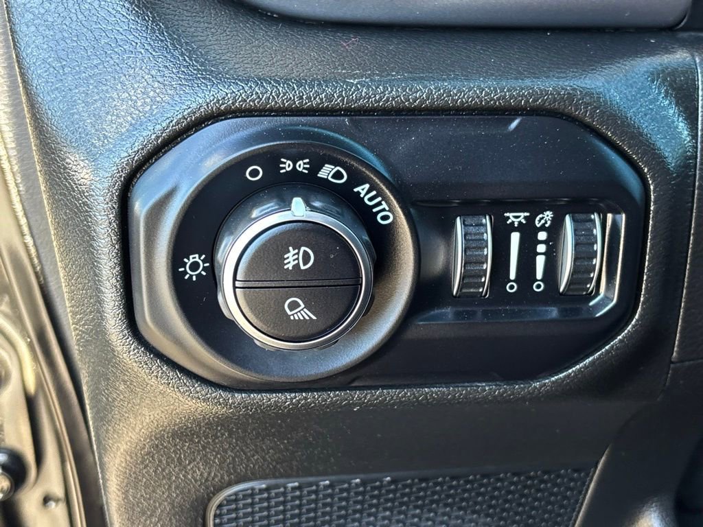 Used 2022 Jeep Gladiator Sport image 13