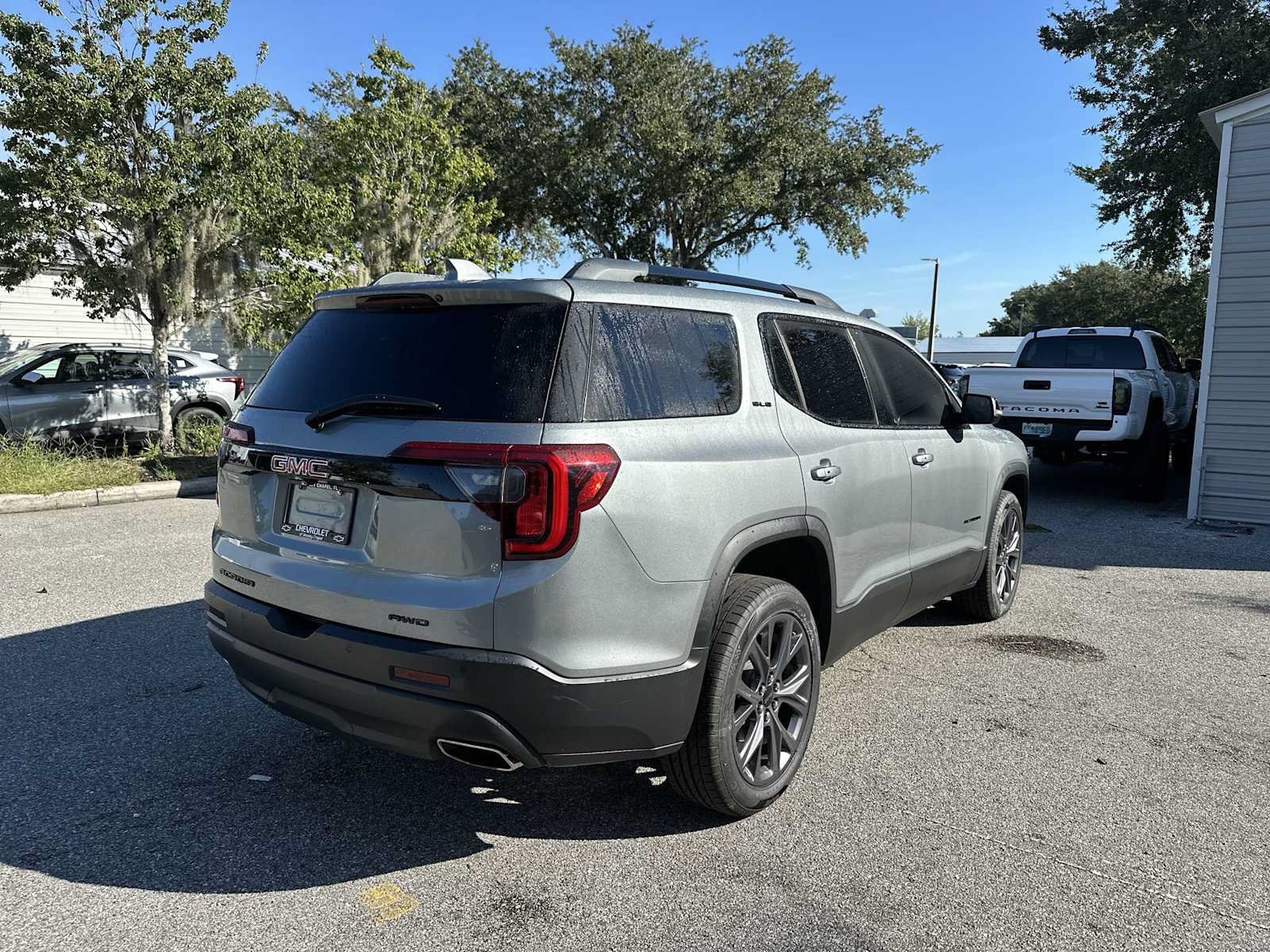 Certified 2023 GMC Acadia SLE w/ Driver Convenience Package AWD/4WD image 6
