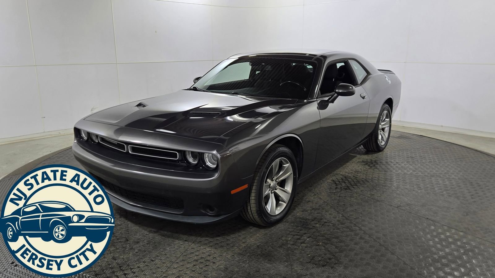 Used 2020 Dodge Challenger SXT RWD image 3