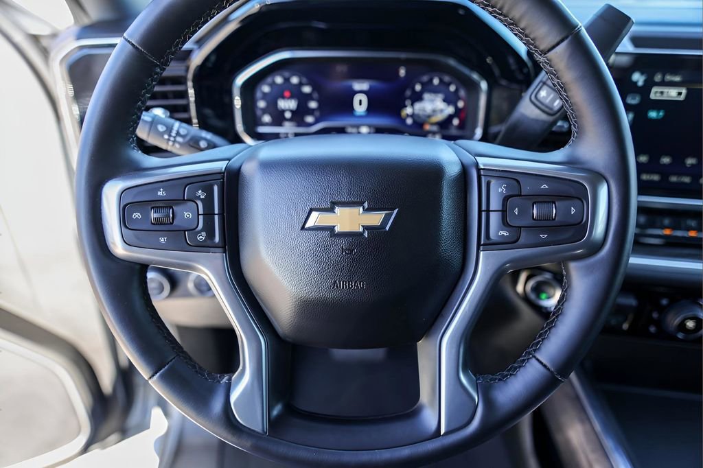 Used 2025 Chevrolet Silverado 2500 LTZ w/ LTZ Convenience Package image 10