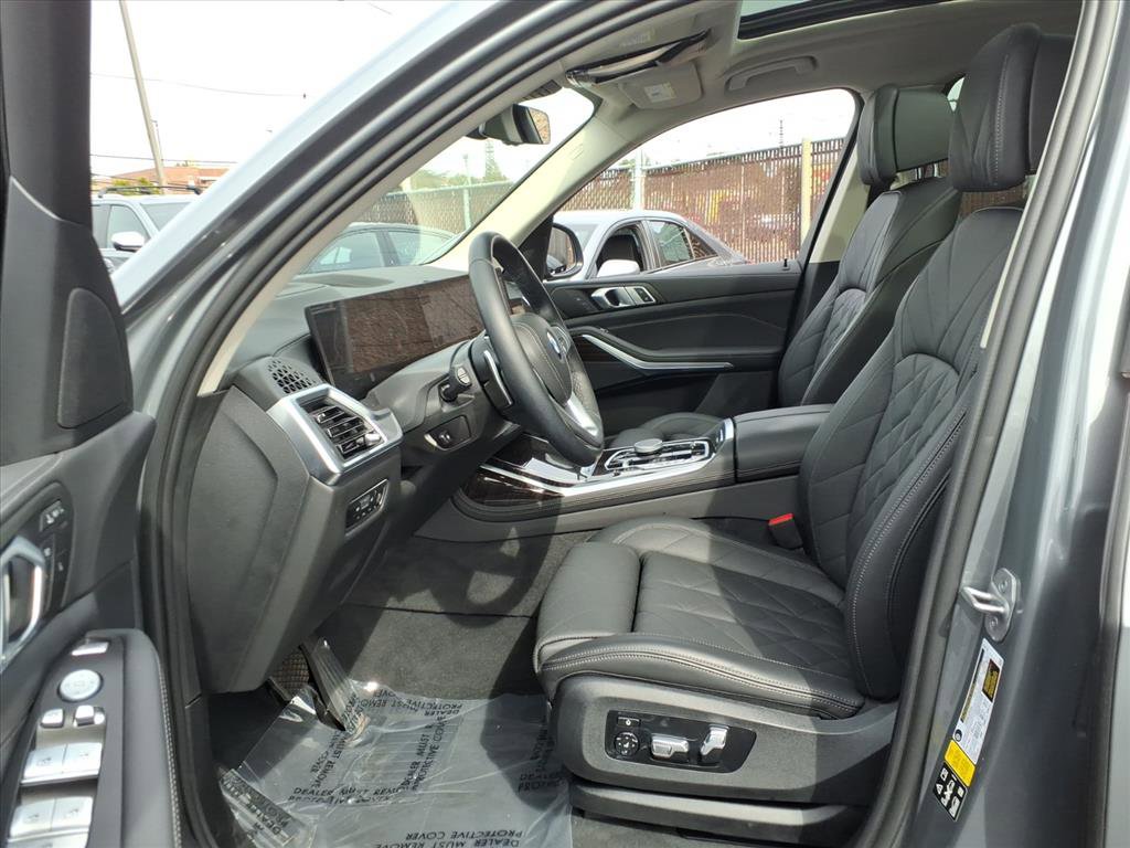 Used 2023 BMW X7 xDrive40i w/ Parking Assistance Package image 26