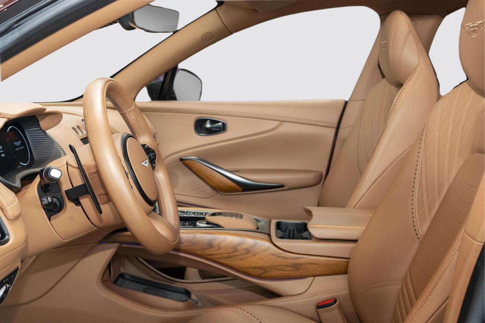 Used 2022 Aston Martin DBX AWD/4WD image 12