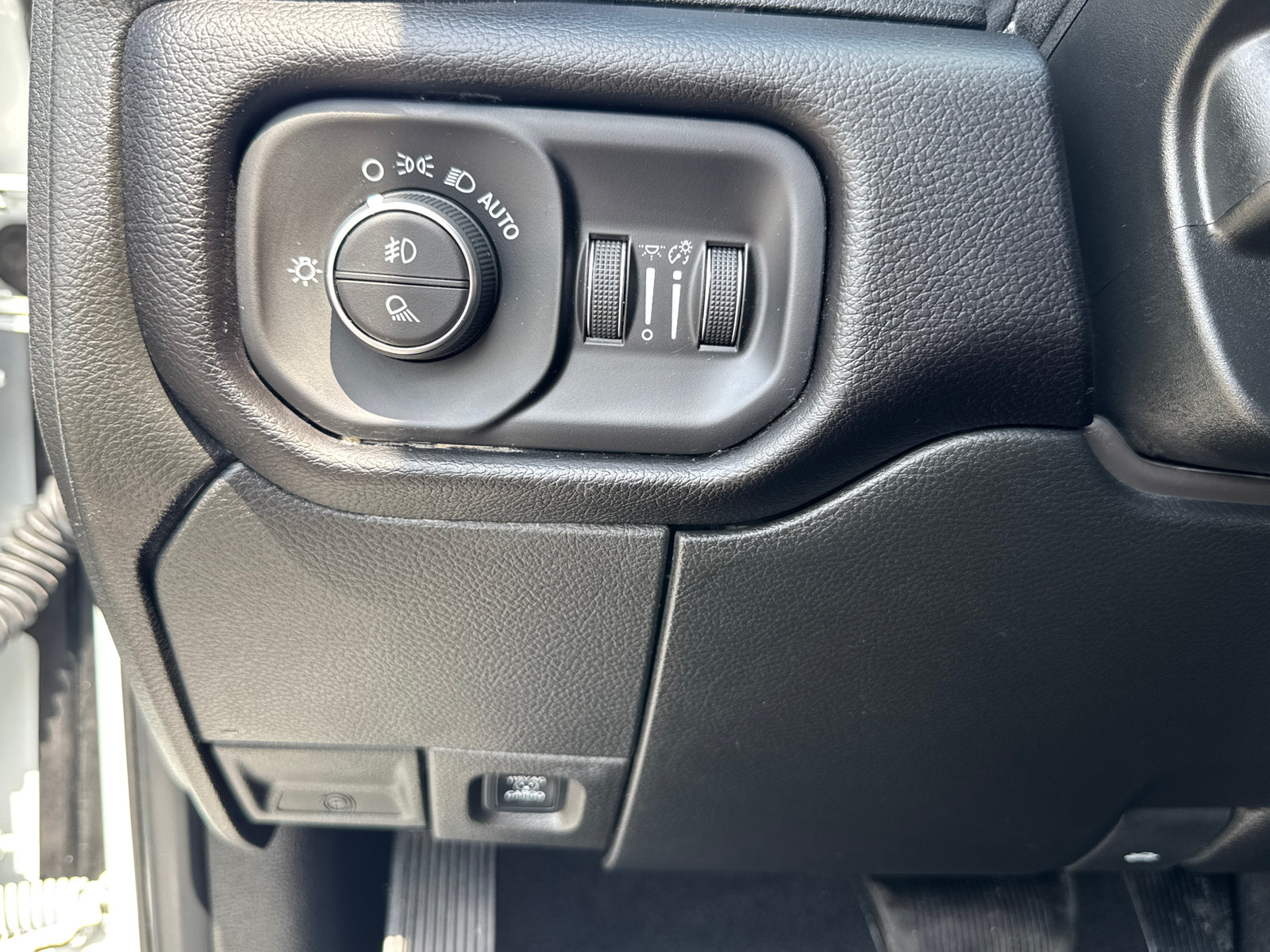 Used 2024 RAM 2500 Laramie w/ Safety Group AWD/4WD image 17