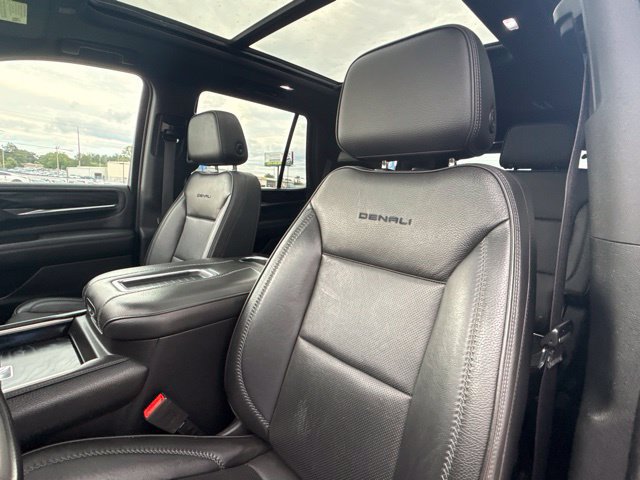Used 2021 GMC Yukon Denali w/ Denali Premium Package AWD/4WD image 13