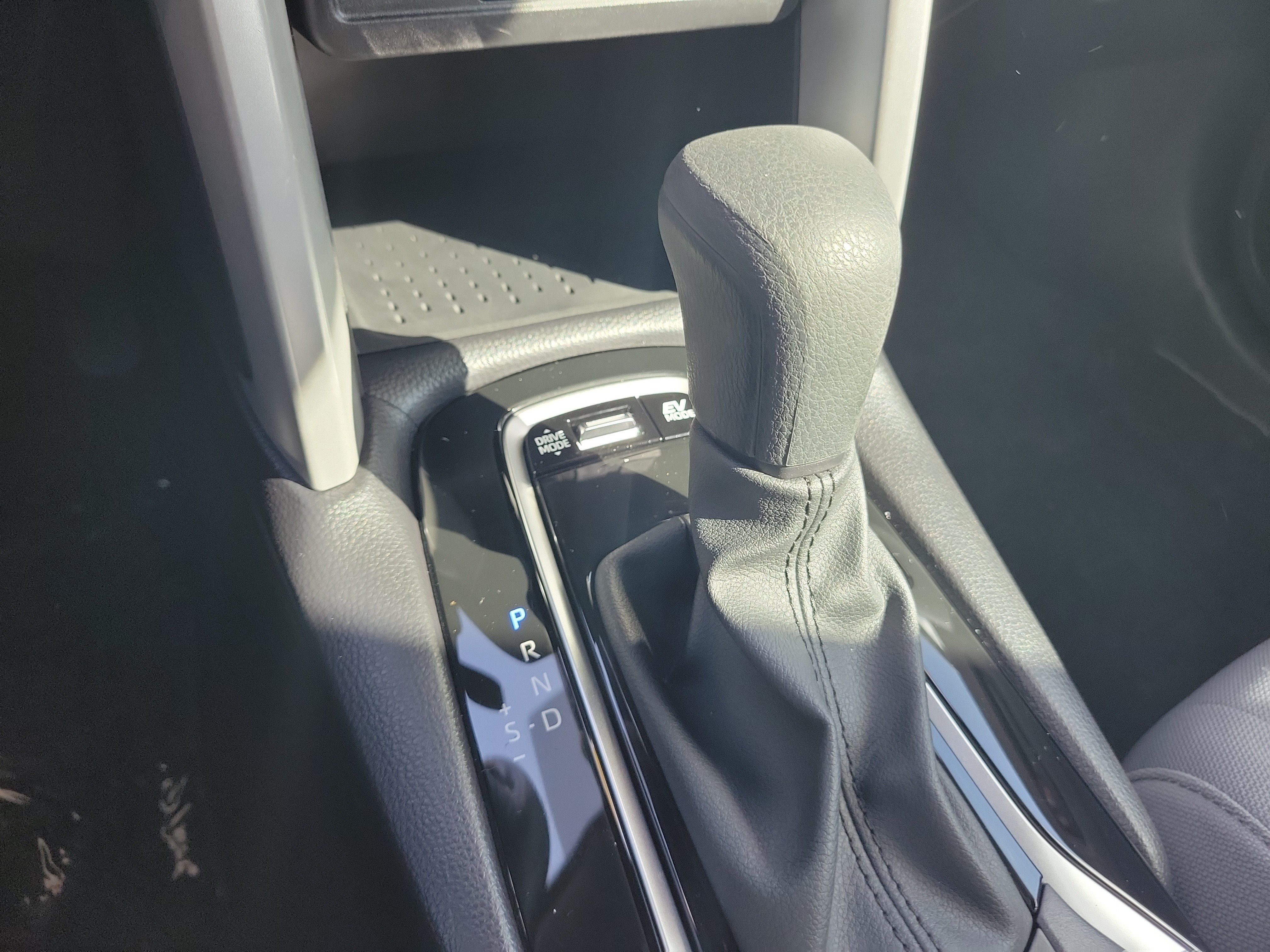 Certified 2025 Toyota Corolla Cross AWD Hybrid image 28