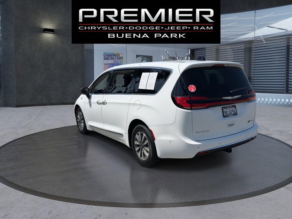 Used 2023 Chrysler Pacifica Limited FWD image 6