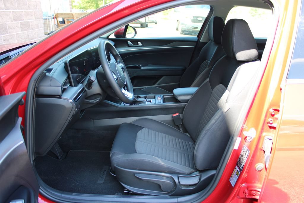 Used 2025 Kia K5 LXS FWD image 9