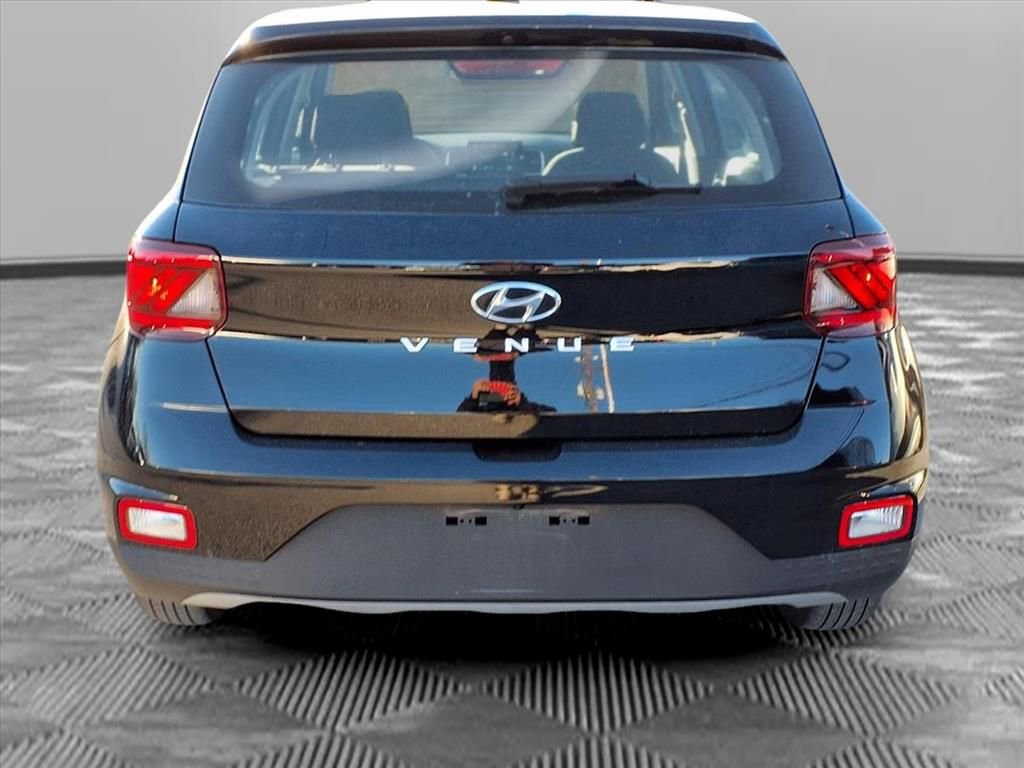 Used 2022 Hyundai Venue SE image 17