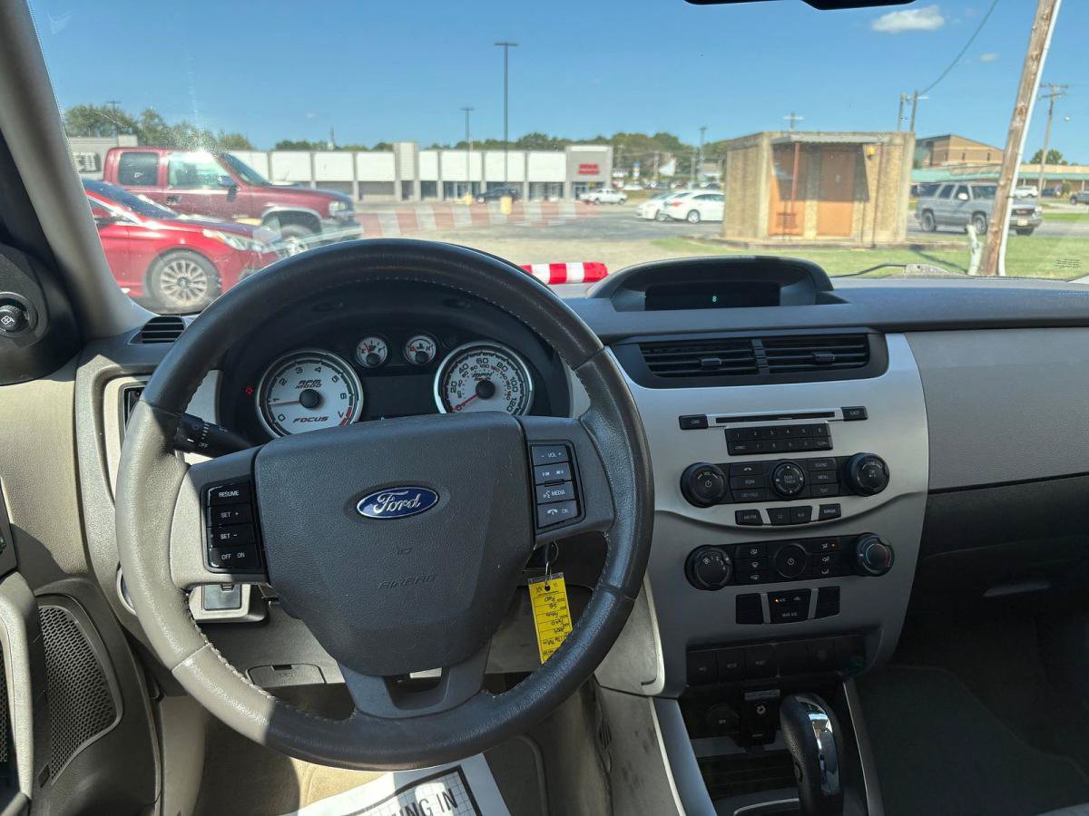 Used 2009 Ford Focus SE FWD image 8