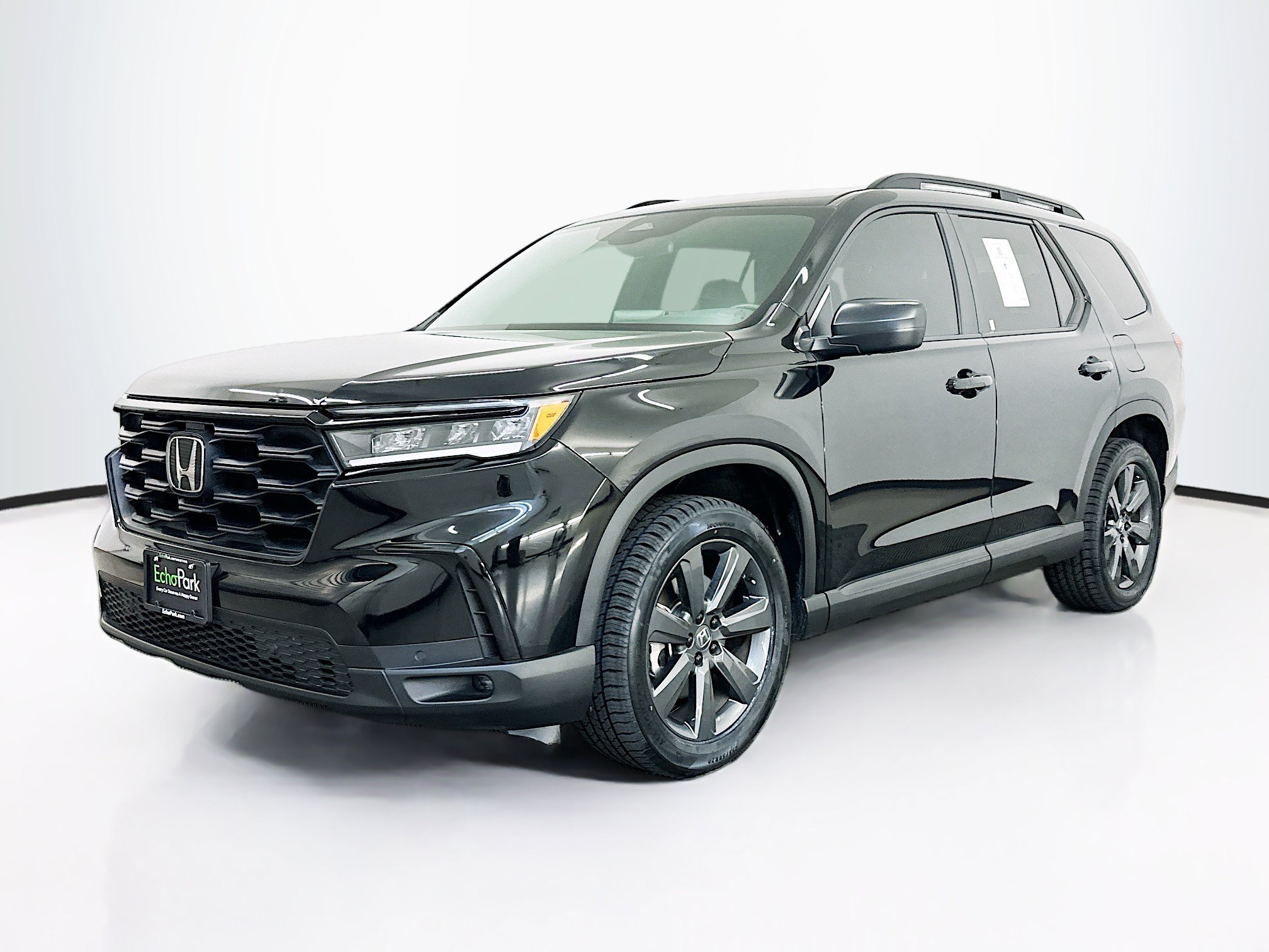 Used 2025 Honda Pilot Sport image 3