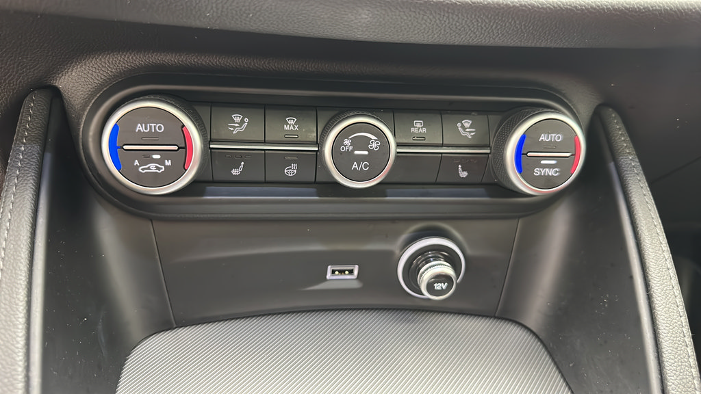 Used 2023 Alfa Romeo Stelvio Veloce AWD/4WD image 23