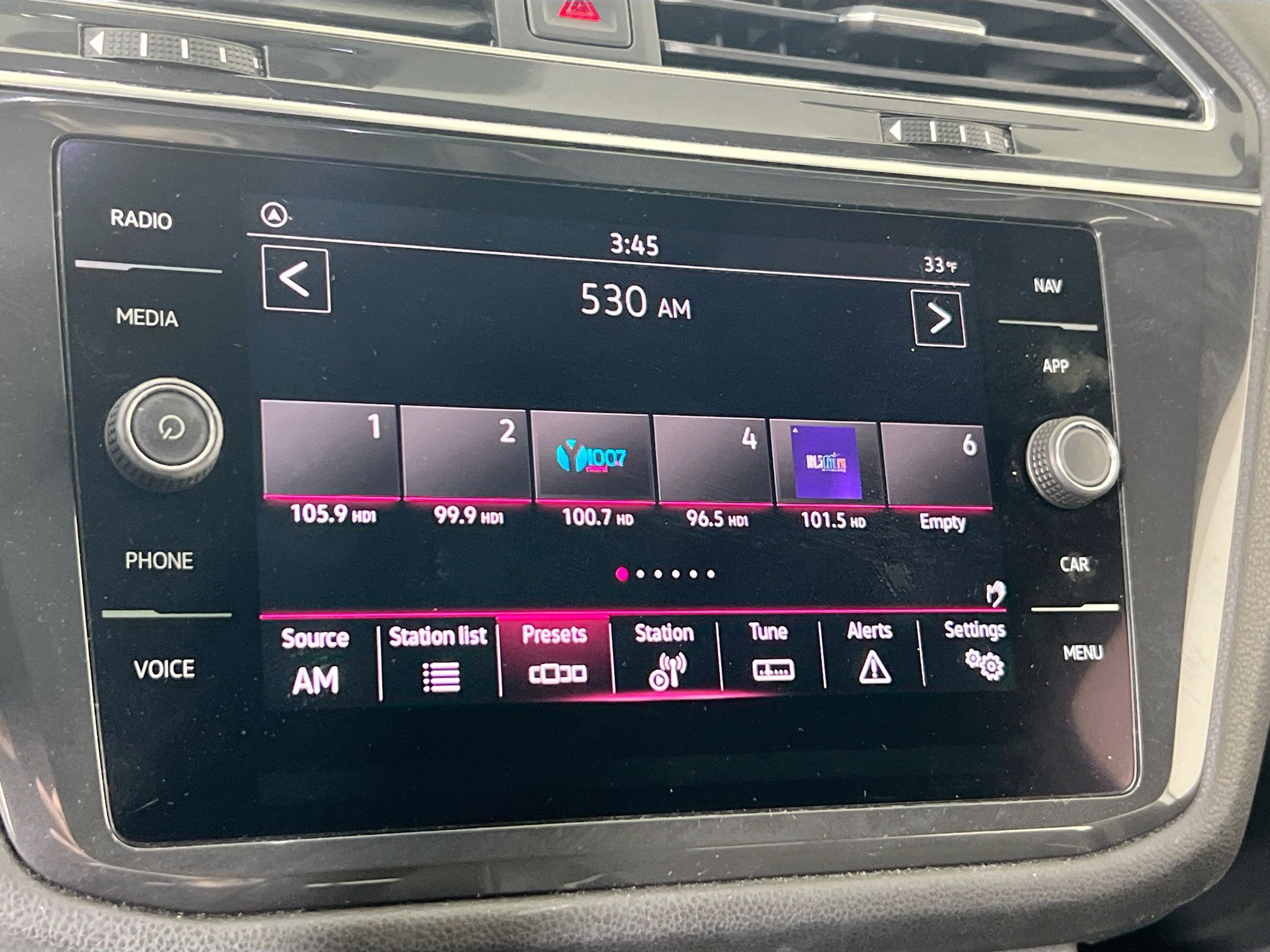 Used 2022 Volkswagen Tiguan SEL R-Line image 15