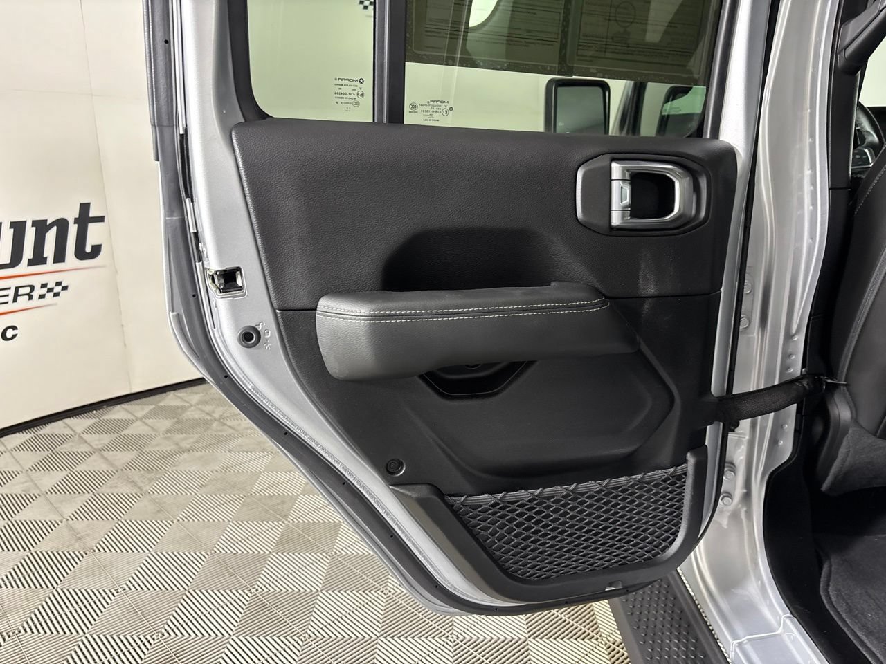 Used 2022 Jeep Wrangler Unlimited Sahara AWD/4WD image 19