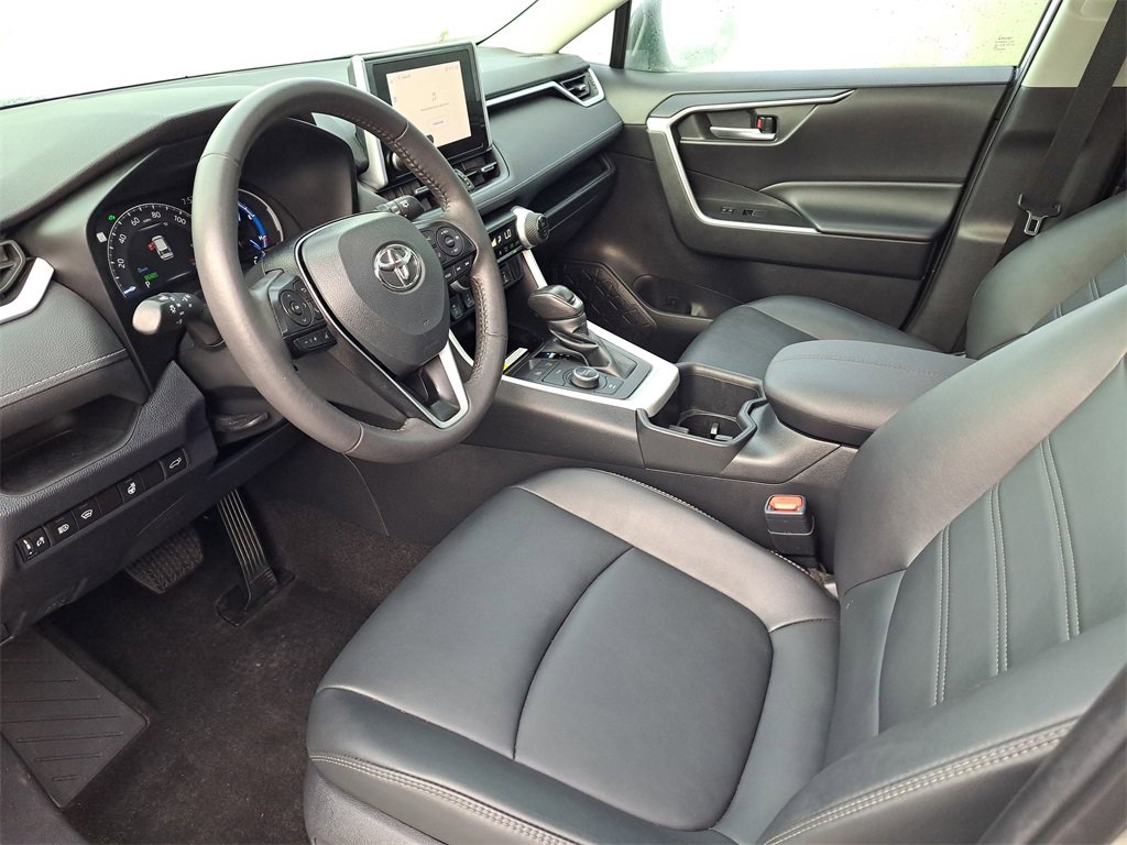 Used 2023 Toyota RAV4 XLE Premium image 12