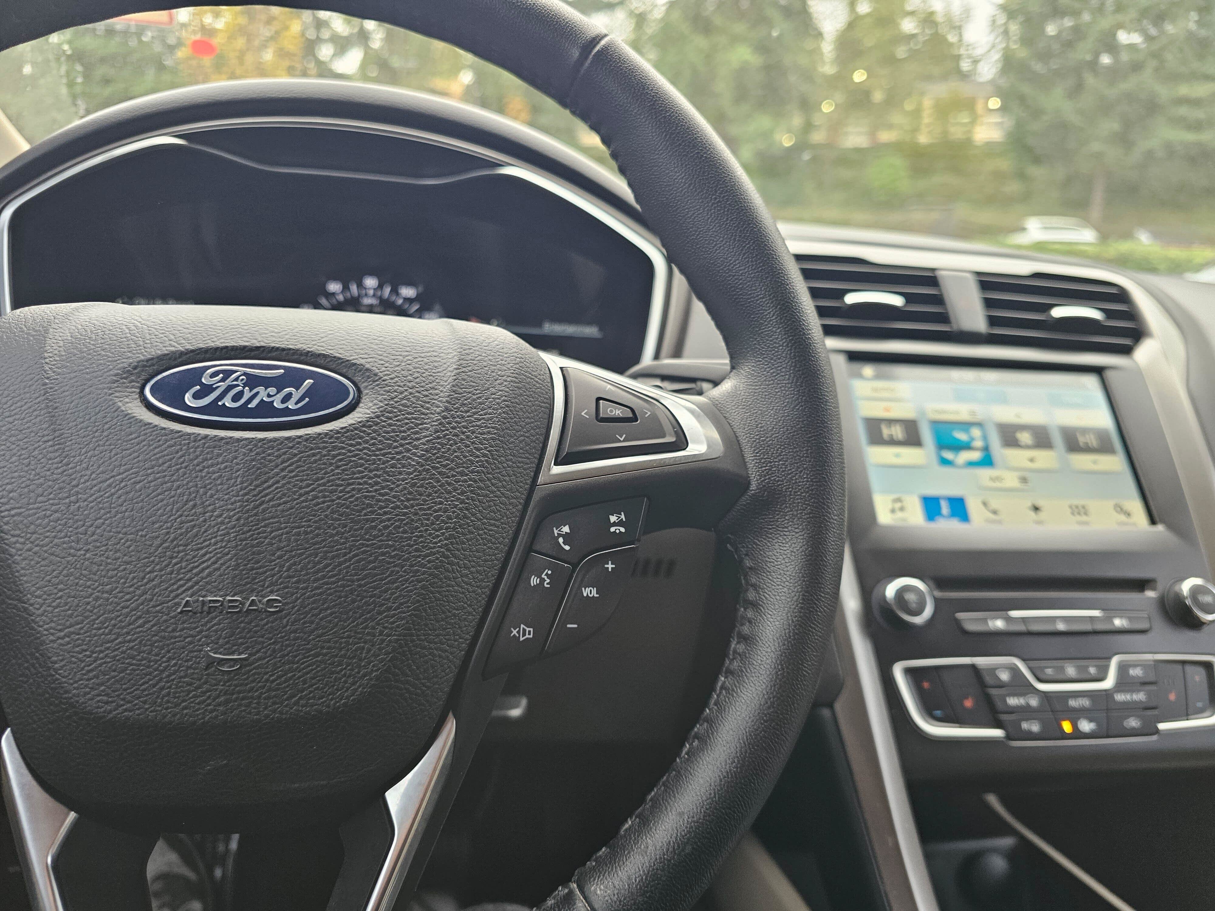 Used 2018 Ford Fusion SE w/ Fusion SE Technology Package FWD image 34