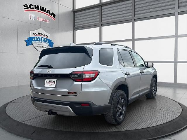 Used 2025 Honda Pilot TrailSport image 4
