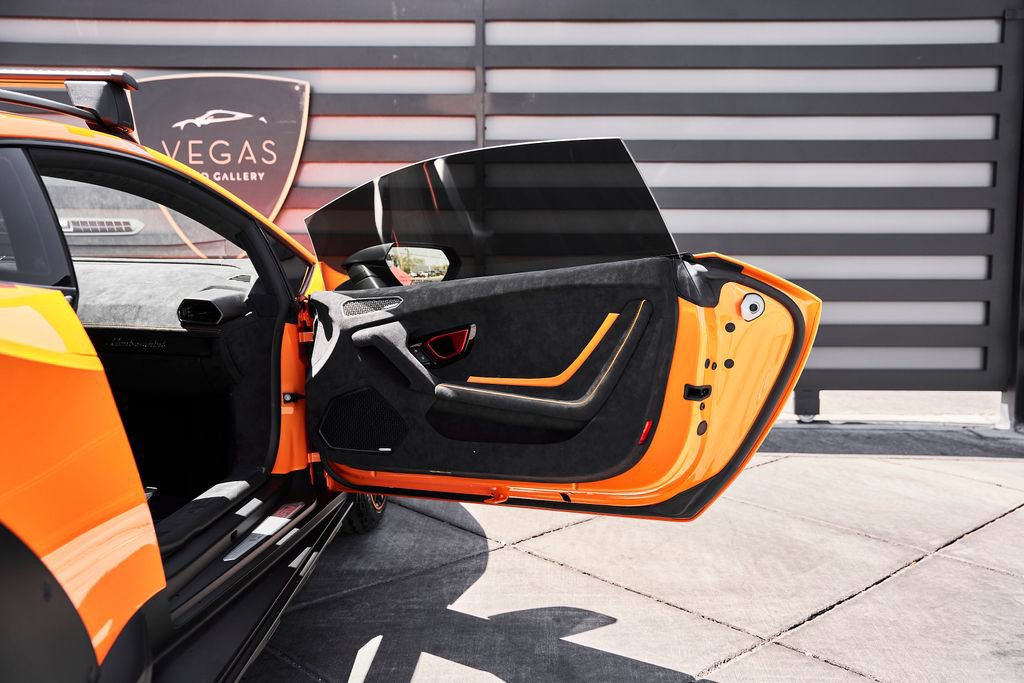 Used 2023 Lamborghini Huracan Sterrato image 34