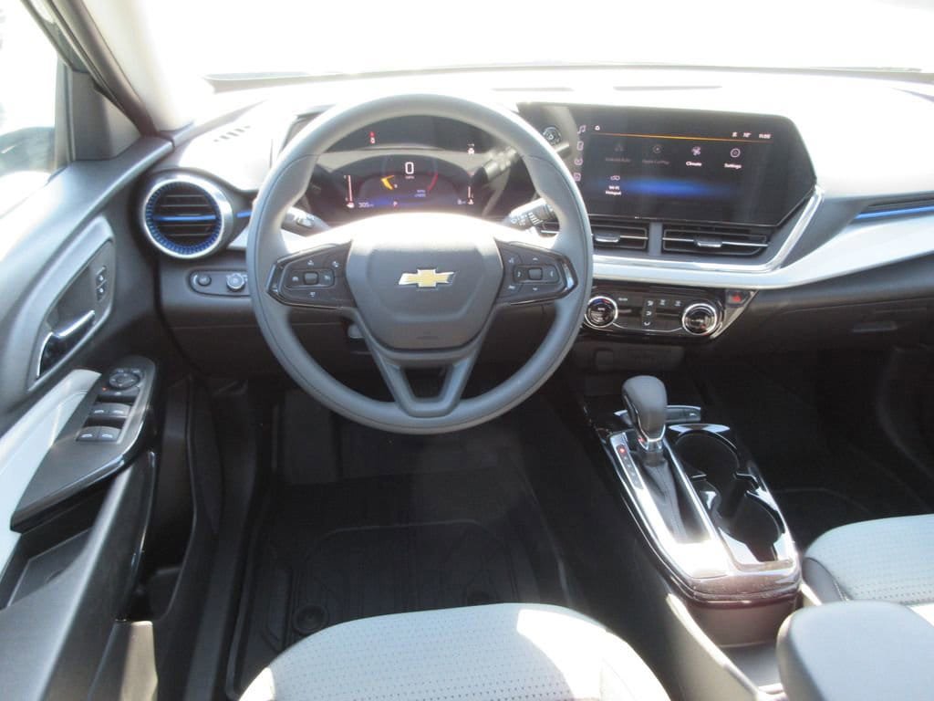 New 2026 Chevrolet Trax LT w/ LPO, Blackout Package FWD image 13
