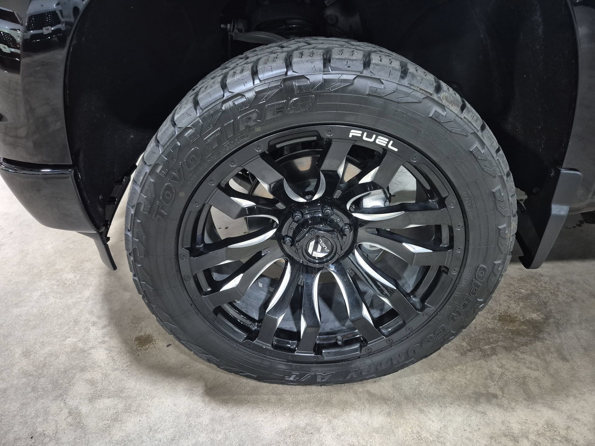Used 2024 Chevrolet Silverado 1500 High Country w/ High Country Premium Package AWD/4WD image 34