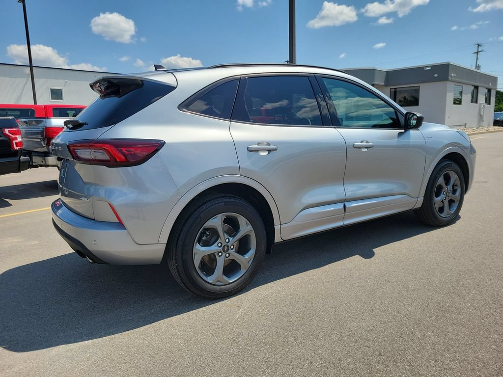 Used 2024 Ford Escape ST-Line w/ Tech Pack #1 AWD/4WD image 4