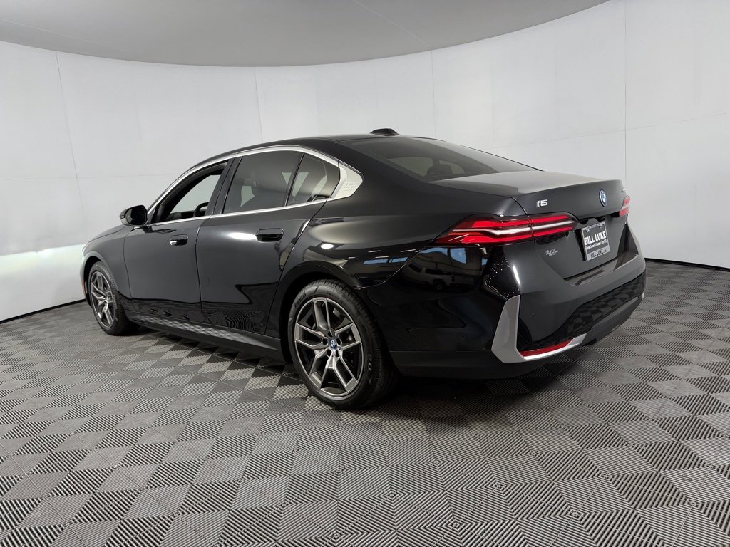 Used 2025 BMW i5 xDrive40 w/ Premium Package image 9