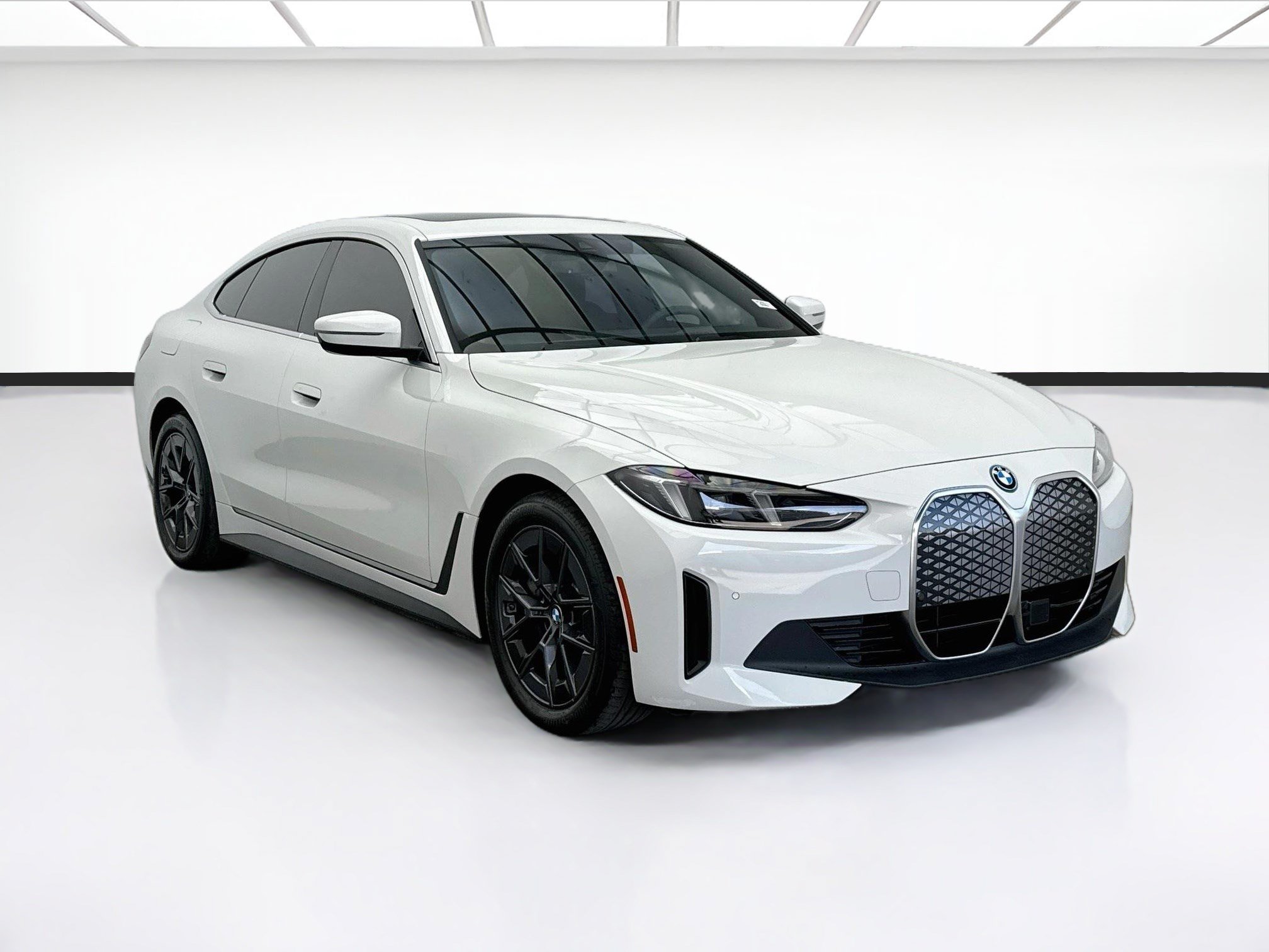 Used 2025 BMW i4 eDrive40 w/ M Sport Package RWD image 3