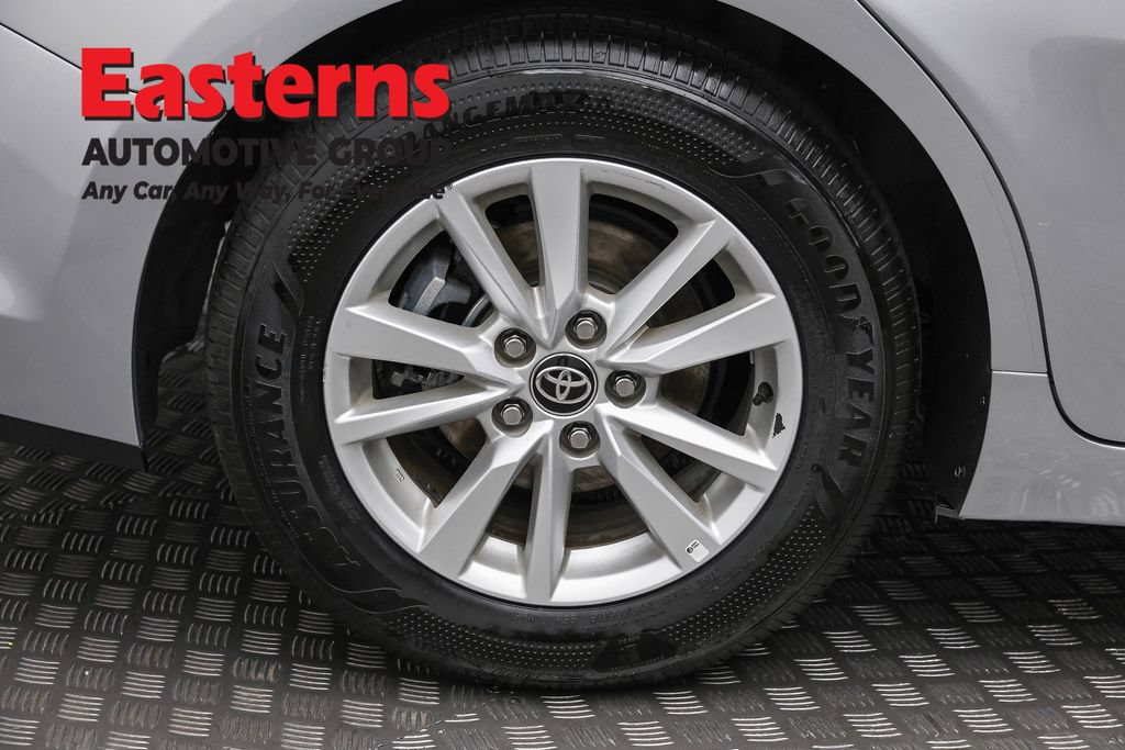 Used 2025 Toyota Camry LE w/ Convenience Package FWD image 31