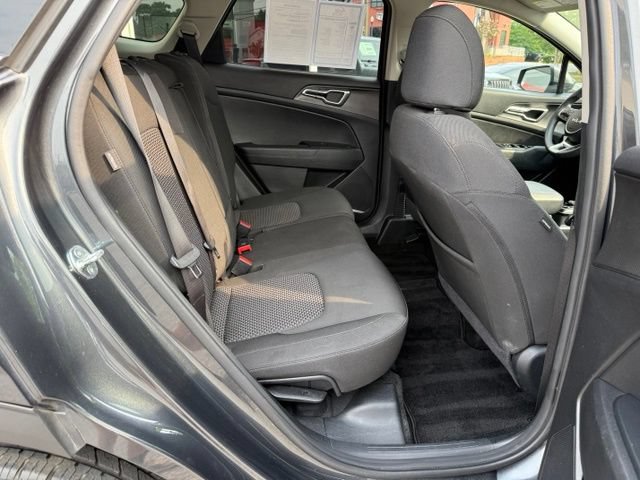 Used 2024 Kia Sportage LX AWD/4WD image 16