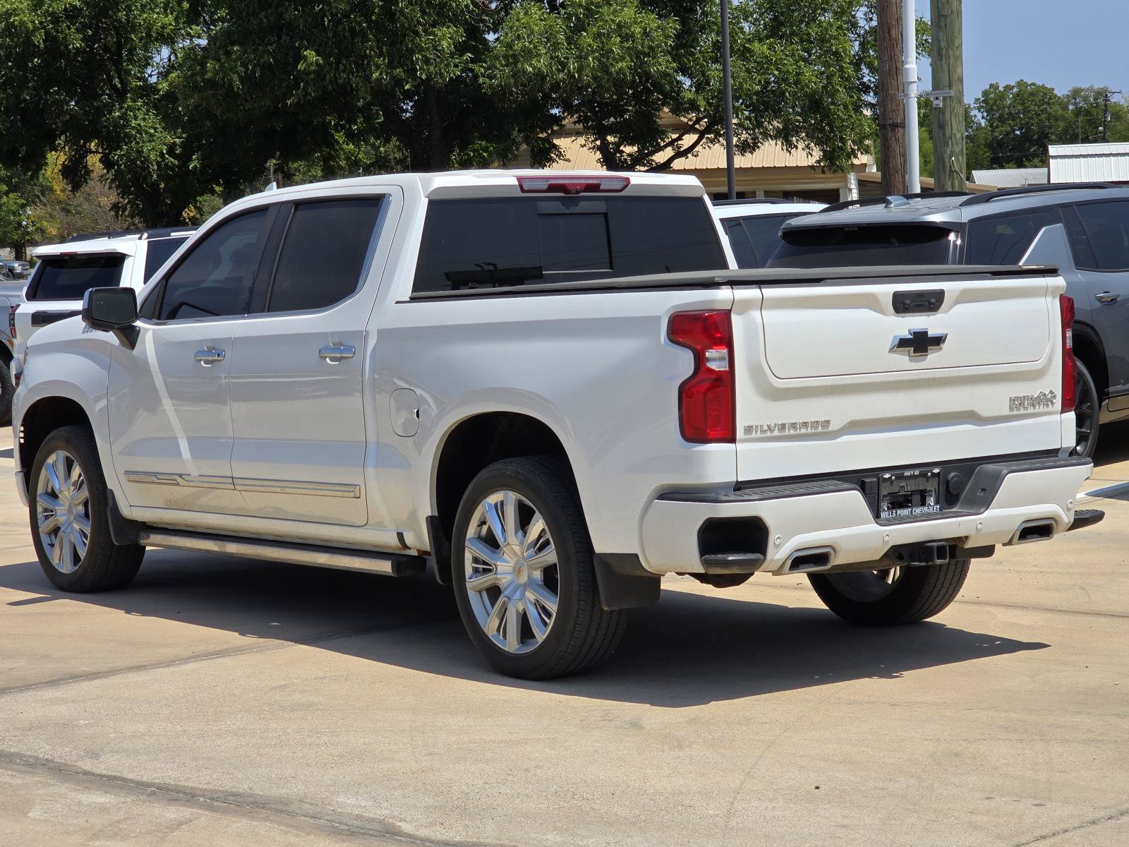 Used 2025 Chevrolet Silverado 1500 High Country AWD/4WD image 6