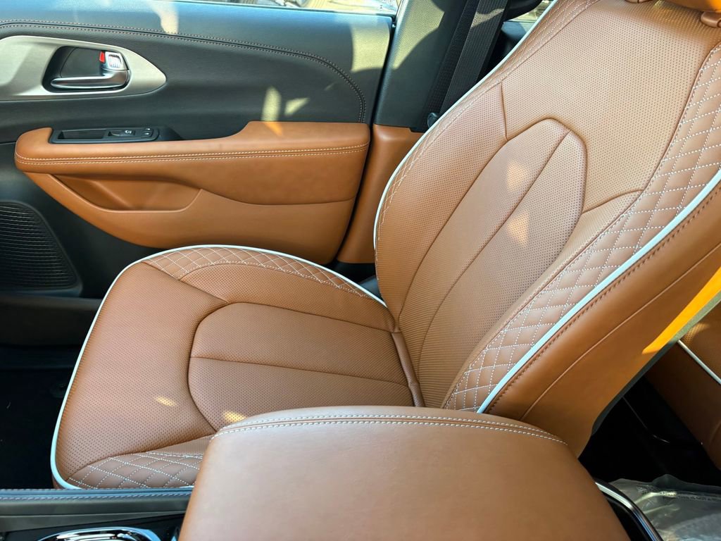 New 2026 Chrysler Pacifica Pinnacle w/ Trailer Tow Group image 31