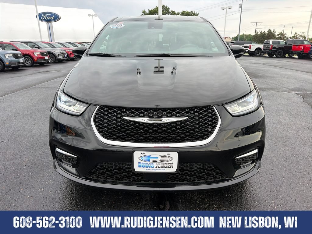 Used 2026 Chrysler Pacifica Limited FWD image 8