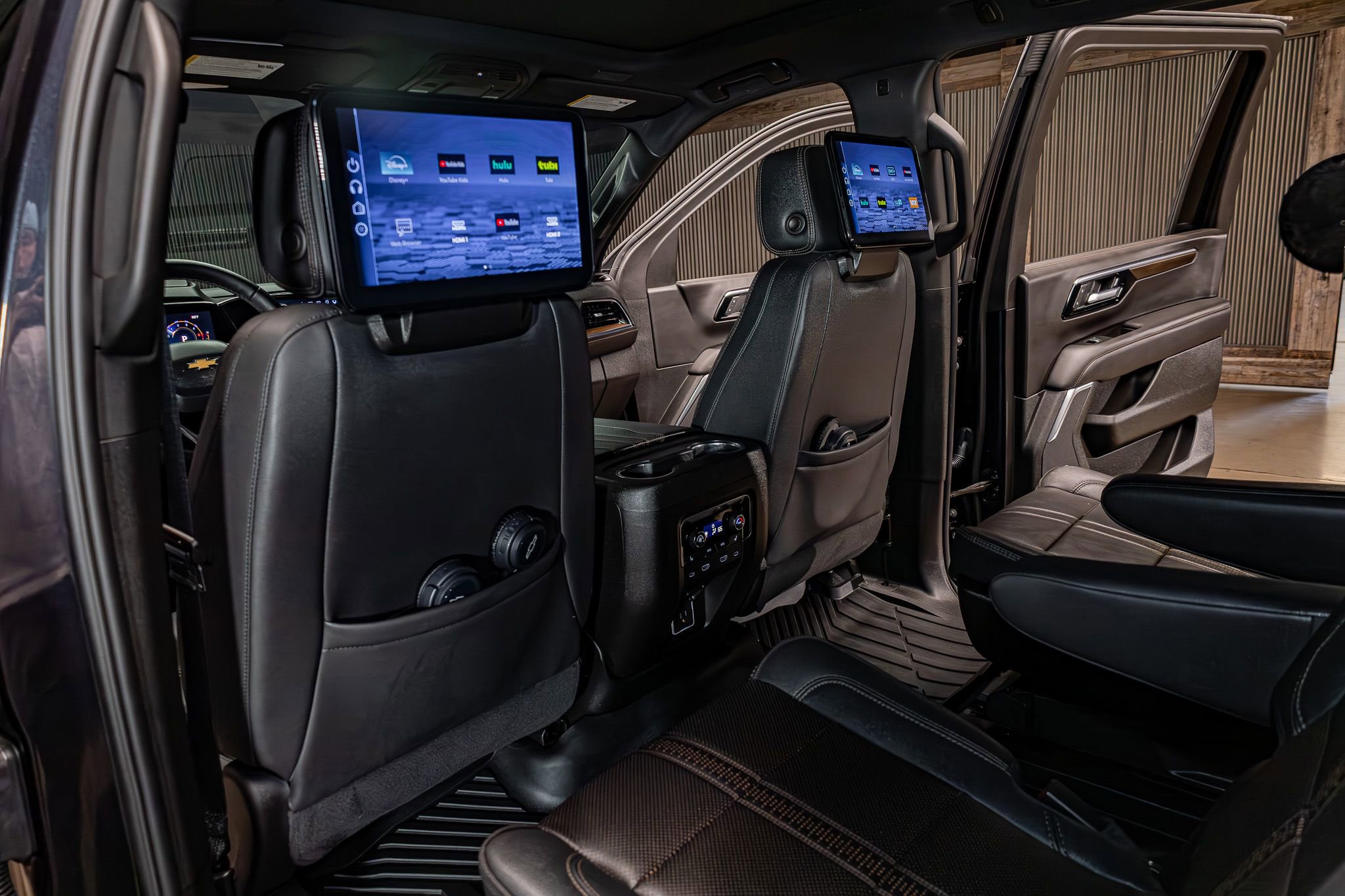 Used 2025 Chevrolet Suburban High Country AWD/4WD image 22