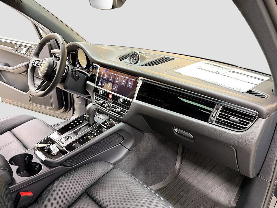 New 2026 Porsche Macan AWD/4WD image 31