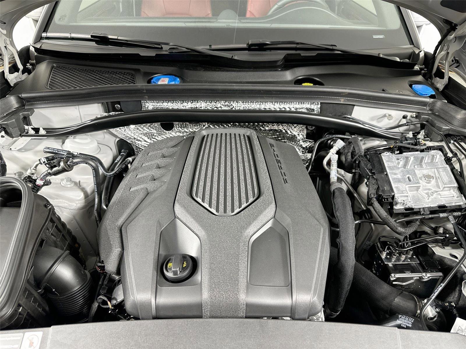 Certified 2026 Porsche Macan Turbo AWD/4WD image 37