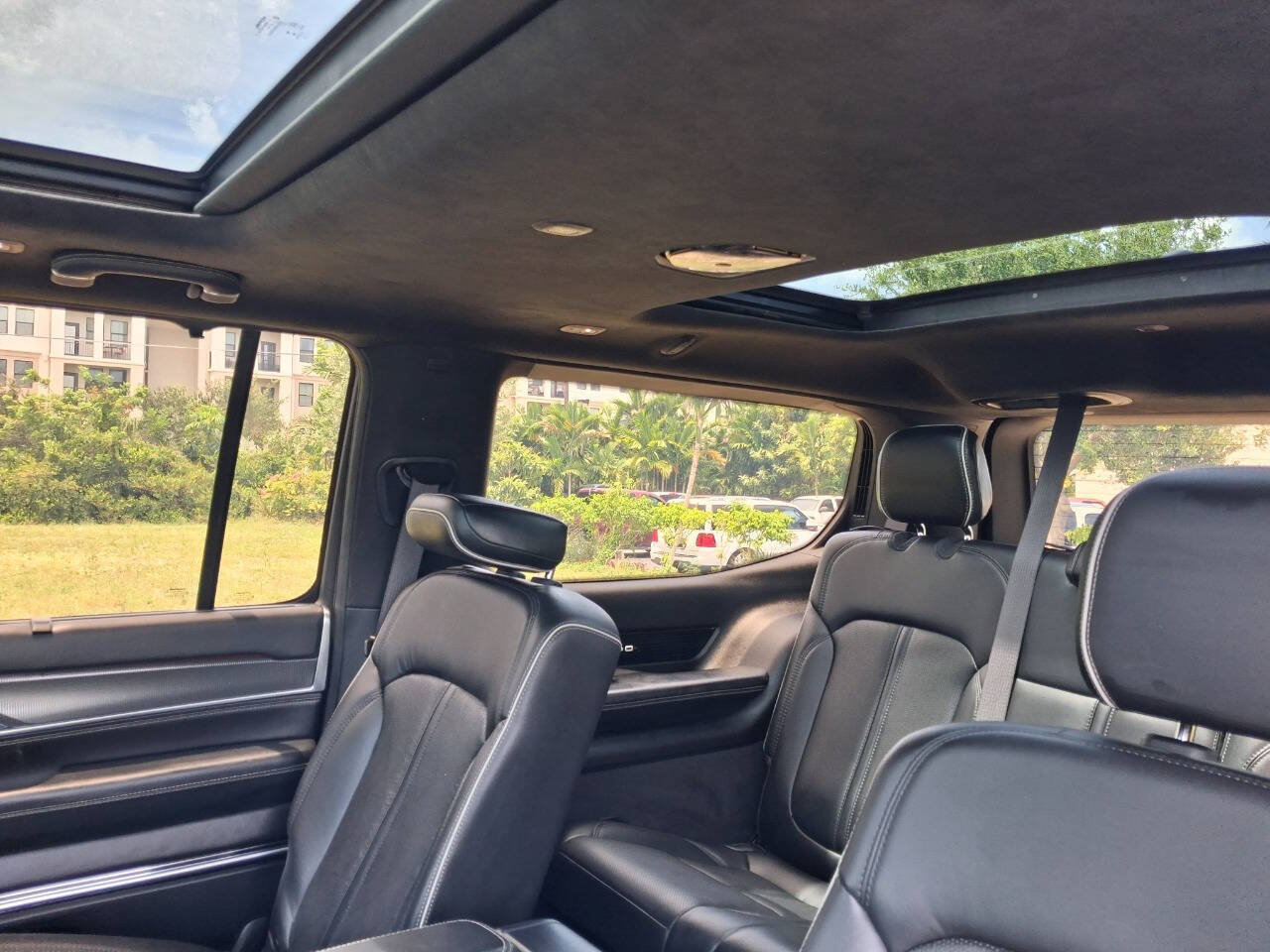 Used 2022 Jeep Grand Wagoneer Series II AWD/4WD image 23