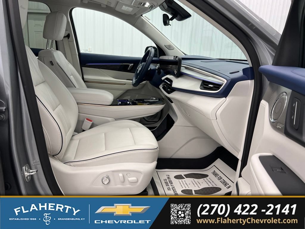 Used 2025 Buick Enclave Avenir w/ Super Cruise Package AWD/4WD image 15