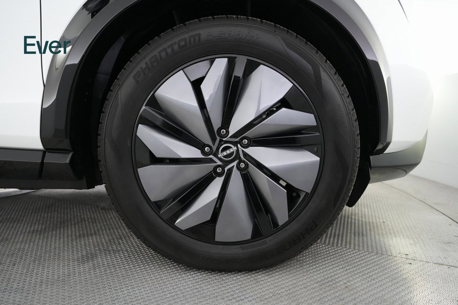 Used 2023 Nissan Ariya AWD image 18