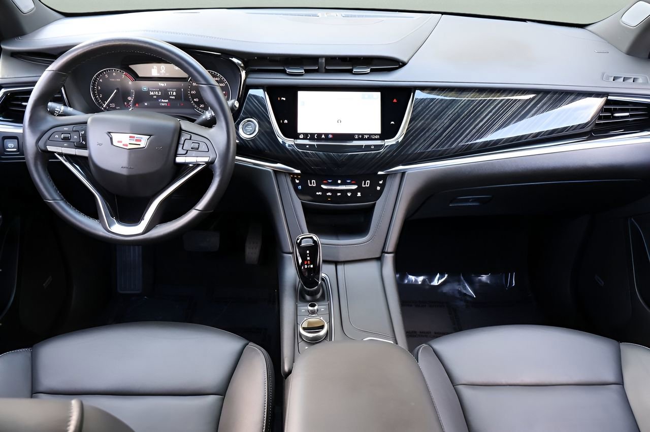 Used 2025 Cadillac XT6 Premium Luxury FWD image 15
