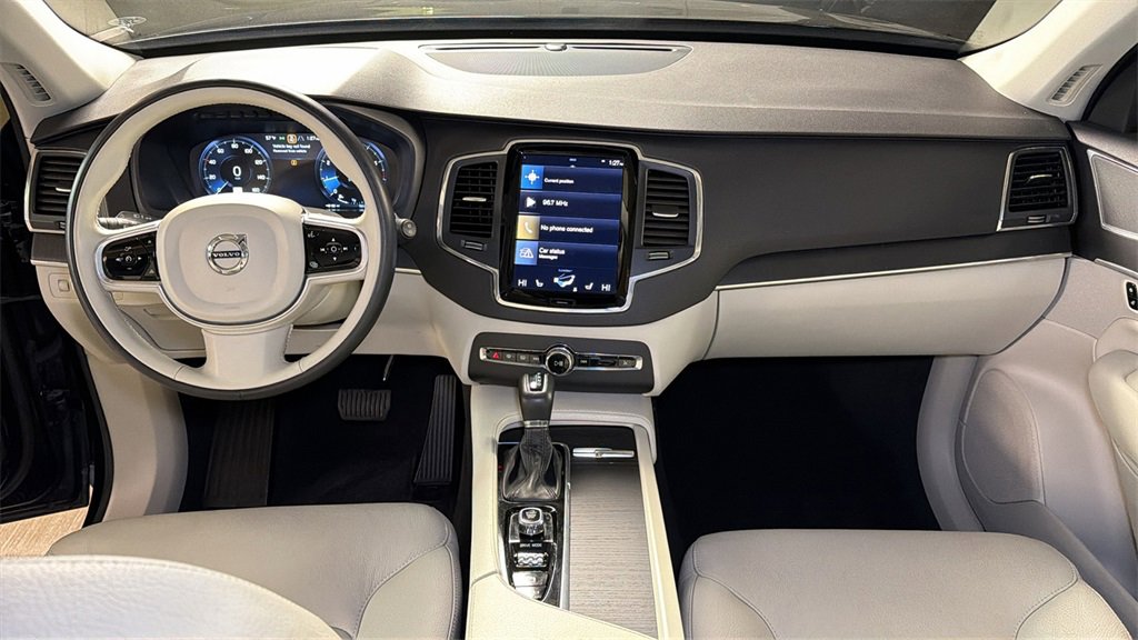 Used 2020 Volvo XC90 T6 Momentum w/ Protection Package Premier image 18