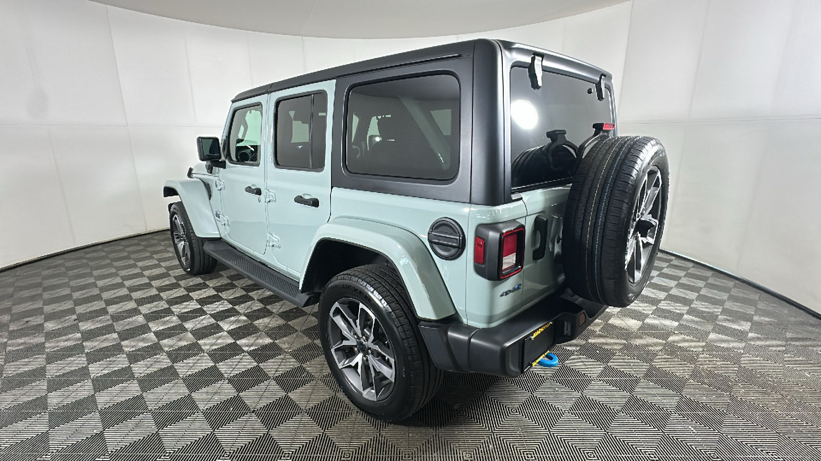 Used 2024 Jeep Wrangler Unlimited w/ Convenience Group AWD/4WD image 5